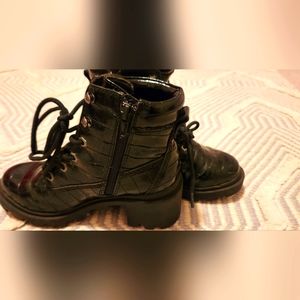 Steve madden kids black patten leather zip boot. Size 3.